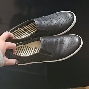 Taos Court Black Leather Perforated Slip-On Sneakers Womens 9.5 COR-13635 220105